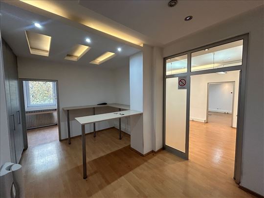 Poslovni prostor 157m²,/ 6 odvojenih kancelarija