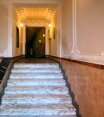 Salonac, Lux, Uknjizen, Centar