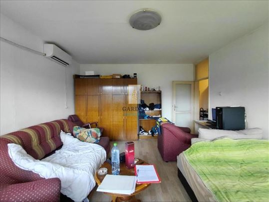 Uknjižen, 67m2, kod hotela Srbija