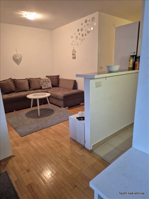 Voždovac Stepa Stepanović 39+L lux noviji  sređen,