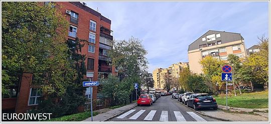 2,5 odlična lokacija, kod okretnice, useljiv