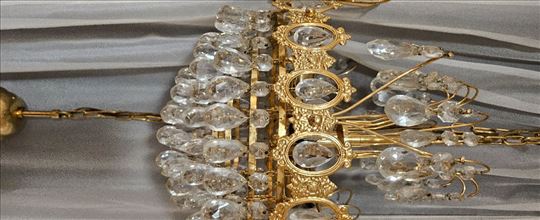 Antikvitetni luster.