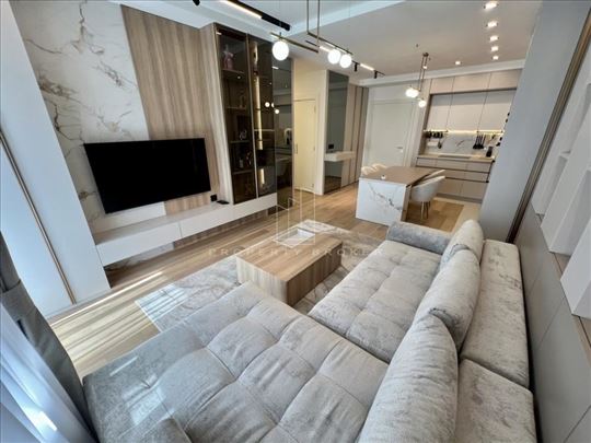 BW Eterna, kopmletno namešten, lux, odmah useljiv