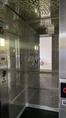 Centar, cela zgrada sa 3 luksuzana stana, retko u