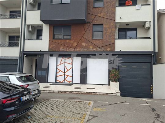 Garazno mesto prodaja ugrinovacka 158
