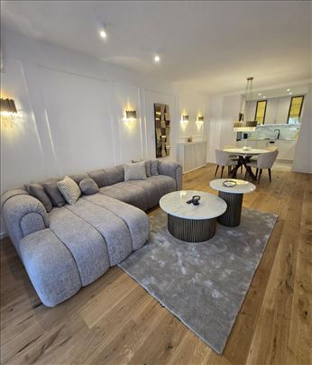 Hram, lux komforan stan, garaža, ID 24937