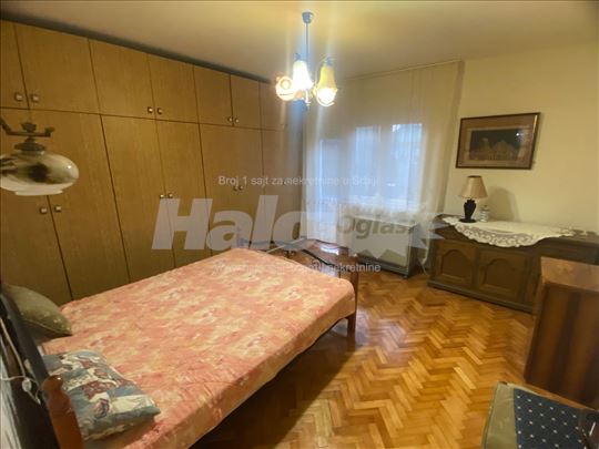 Izdajem lepo namesten stan u Zemunu