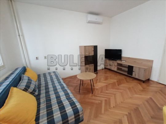 Izdaje se dvoiposoban stan u širem centru grada 65