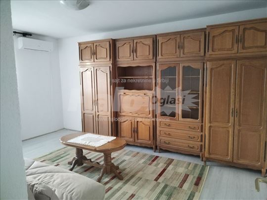 Izdaje se dvosoban stan u centru Smedereva