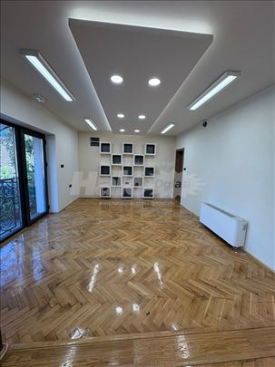 Kancelarijski/poslovni prostor sa parkingom