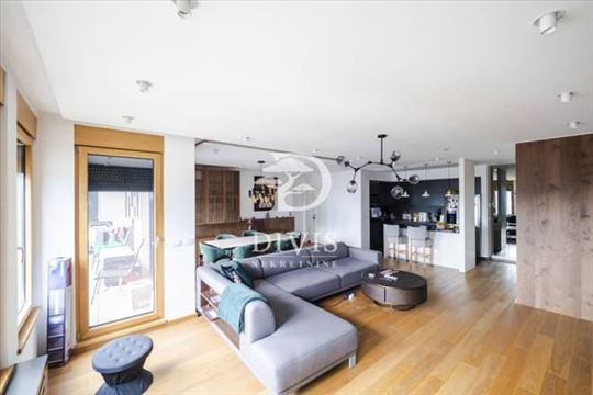 Lux namešten 3.0 stan u kompleksu Exing Home 65