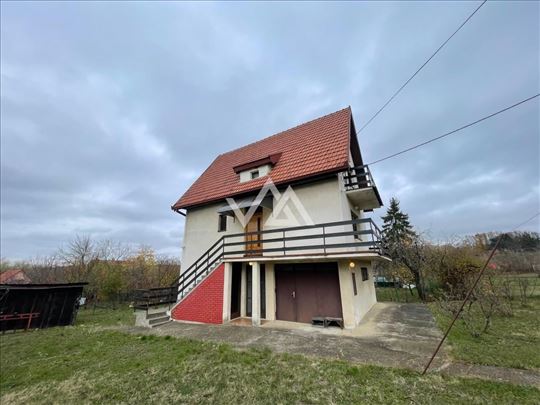 Na prodaju dvospratna kuća, Srednji Prnjavor