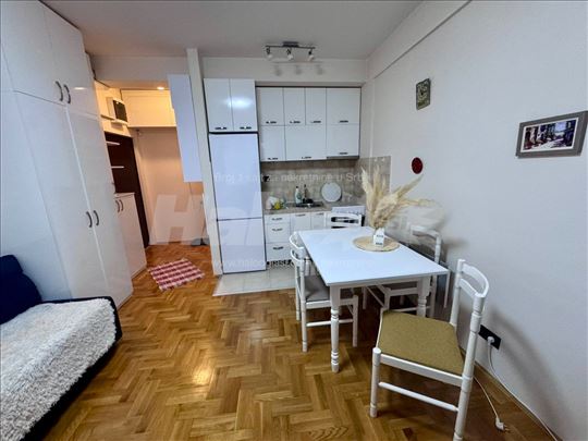 Намештена баш лепа гарсоњера насеље Вељко Влаховић