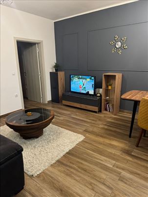 Nov opremljen dvosoban stan sa parkingom-Inđija