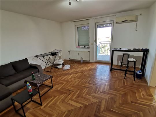 Odličan DX stan,trosoban,polunamešten,parking-Teme