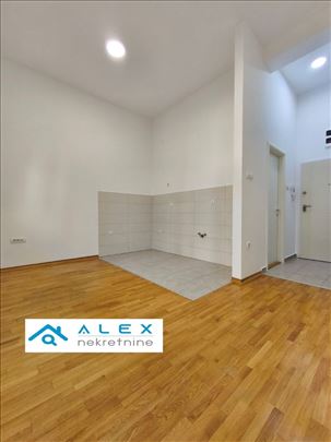 Odlična garsonjera u centru grada