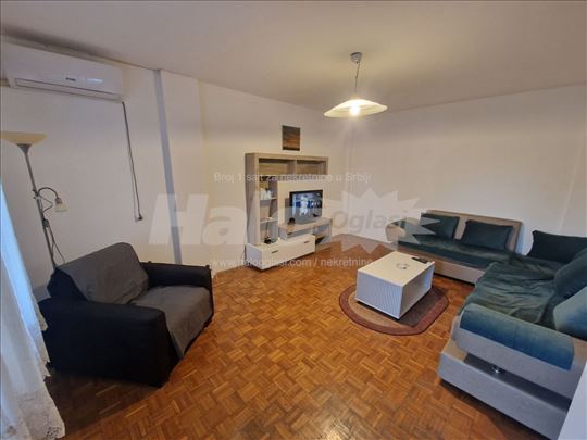 Opremljen stan na Kotezu 2, terasa, parking