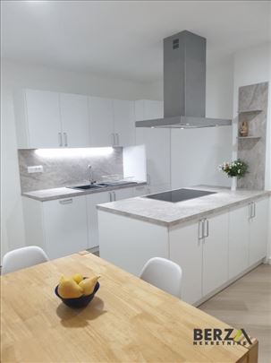 Petrovaradin, Kuća, 4, 90,00m2