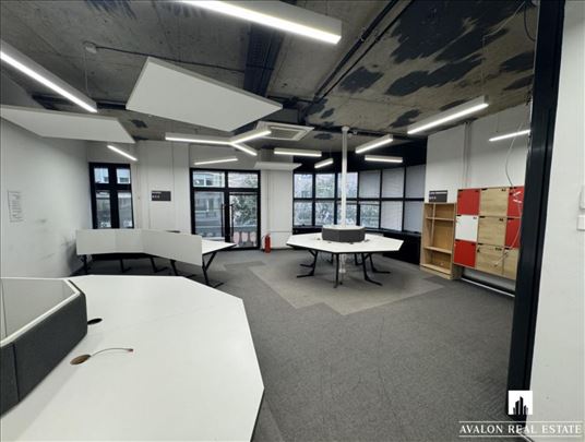 Poslovna zgrada u knez Mihailovoj