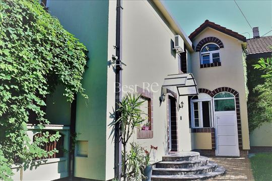 Prelepa porodična kuća na Vračaru