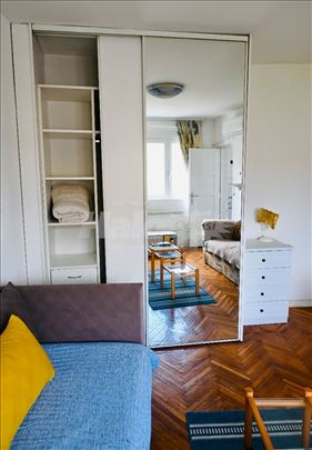 Prelepa svetla garsonjera u centru grada, Hilendar