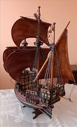 Ručno izrađena maketa broda Santa Marija