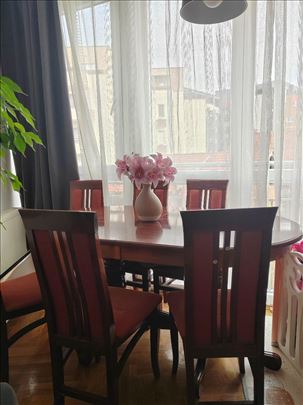 Trpezarijski sto i stolice