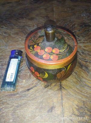 Ukrasna kutija sa hokhlovskom slikom