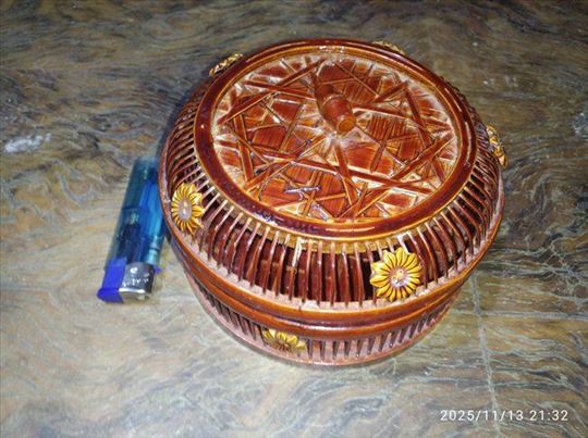 Ukrasna pletena korpa