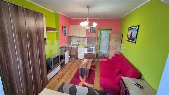 Voždovac;Darvinova pošta,TOP lokacija,blizu faxa