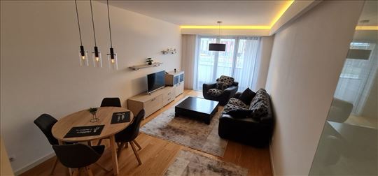 WEST 65 pored TC, opremljen LUX sa garazom