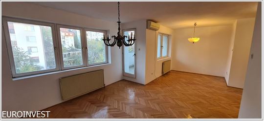 4,0 Odlična lokacija, porodičan stan, lep pogled