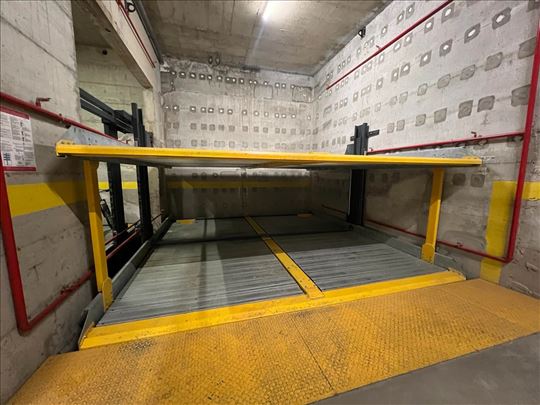 Bežanija - garažno mesto u novogradnji