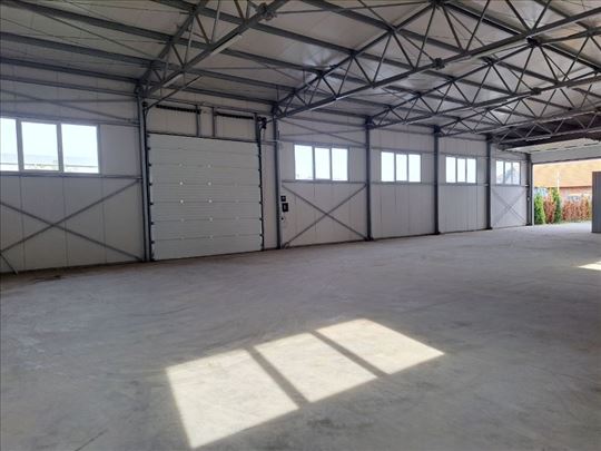 Izdaje se hala 434m2,video nadzor,kapija - Adice