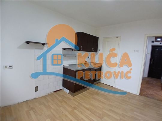 Izdaje se nenamešten jednosoban stan kod Starog gr