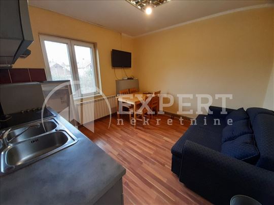 Izdaje se stan u kući u Donjoj Vrežini, preko puta