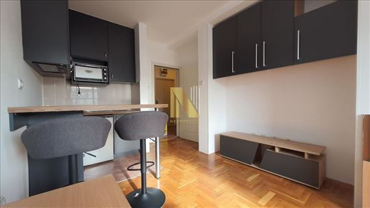 Izuzetan jednoiposoban stan na Novoj Detelinari