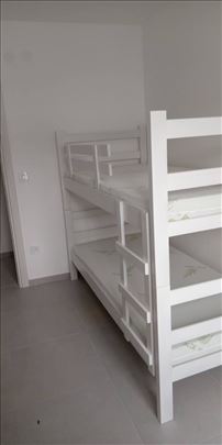 krevet na sprat sa dušecima