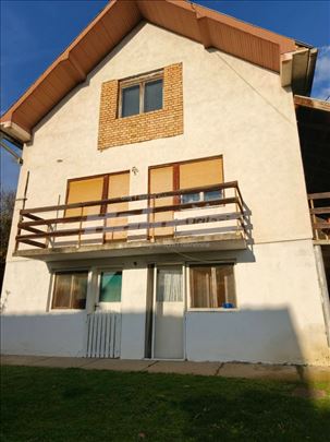 Kuca sa dvoristem na prodaju u Bajinoj Basti