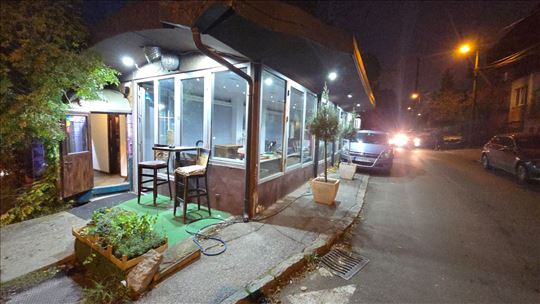 Lokal u blizini pumpe na Banovom brdu 