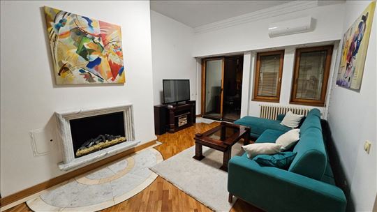 Moderan i funkcionalan trosoban stan u srcu Vračar