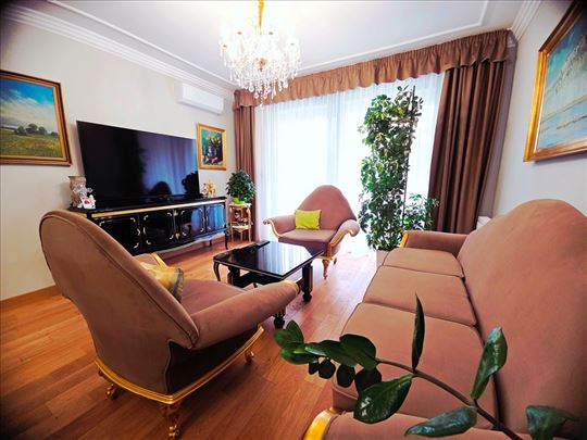 Namešten  trosoban stan , moguća kupovina parkinga