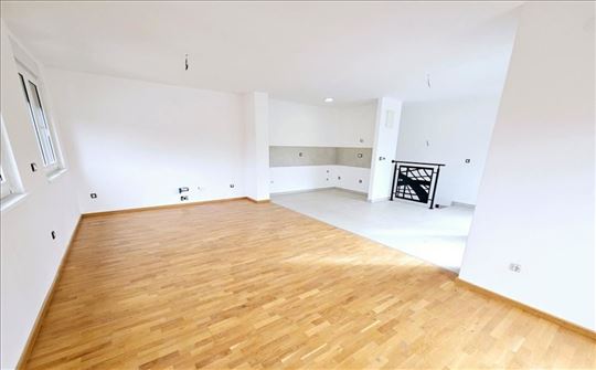 Nov četvorosoban dupleks u Sremskoj Kamenici