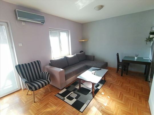 Noviji namešten dvosoban stan 43m2, gas 