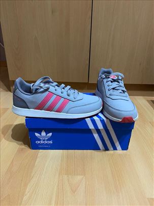 Original kozne Adidas 1 koriscene POVOLJNO