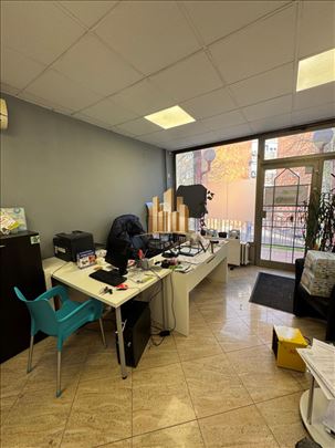 Prodaje se-Kompletno opremljen lokal