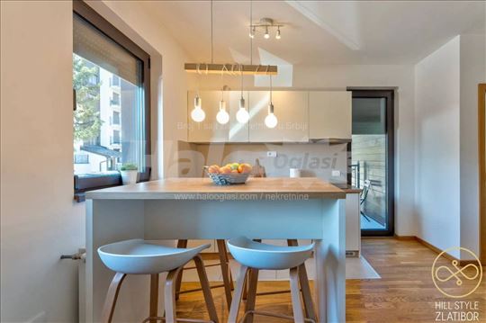 Stan na prodaju uzi centar namesten svoj parking