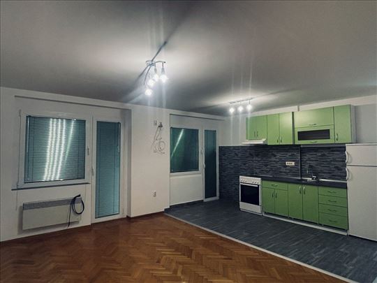 Vukov spomenik, renoviran stan sa parkingom