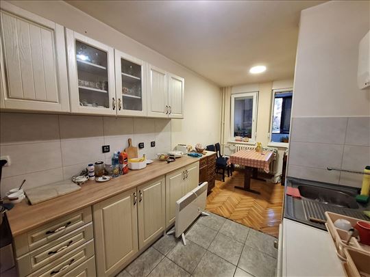 2,0/2,5 adaptibilan novija zgrada