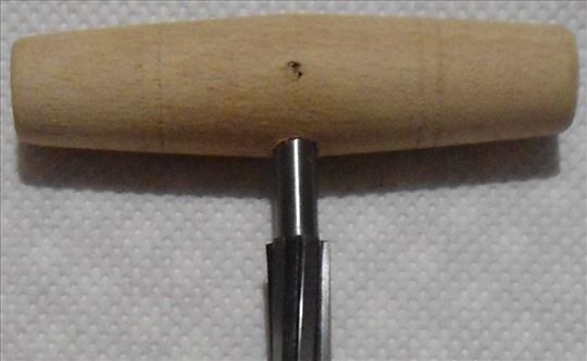 Alat za izradu muzičkih instrumenata